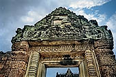 Angkor - Banteay Samre, fronton of the second enclosure.